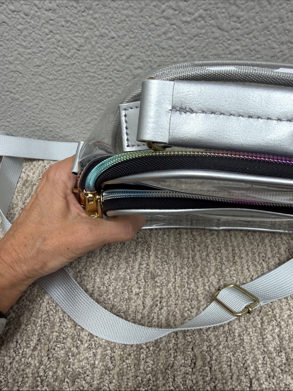Source Unknown Clear Crossbody Bag with Silver Trim & Iridescent Rainbow Zip - Picture 2 of 6